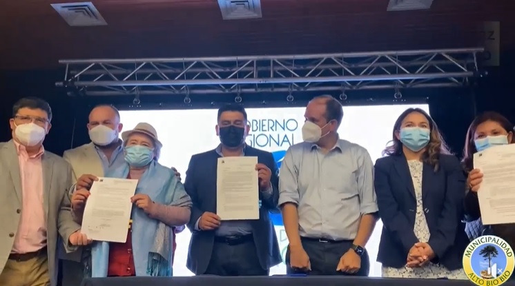 Alcalde de Alto Biobío firma convenio de más de mil millones de pesos para infraestructura, maquinarias y equipamientos.
