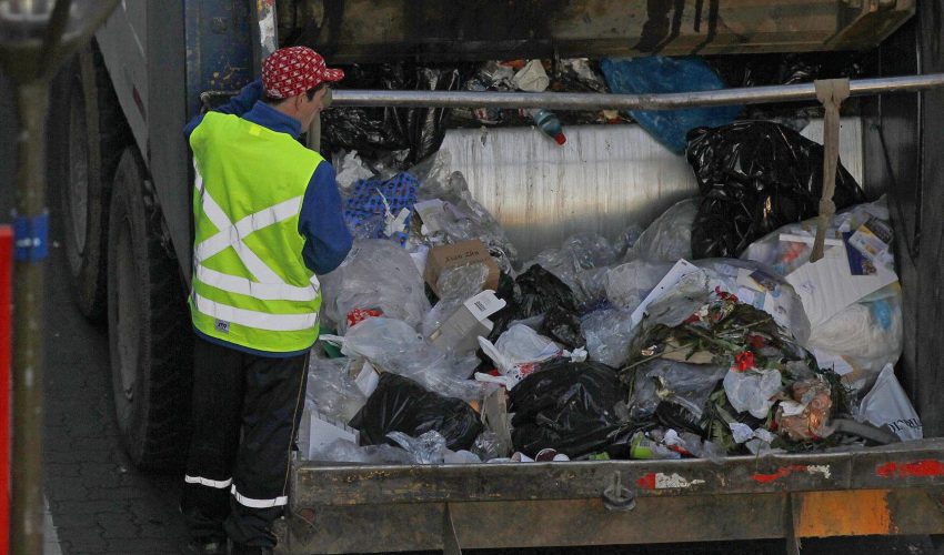 Contraloría toma razón de ley que protege a recolectores de residuos domiciliarios