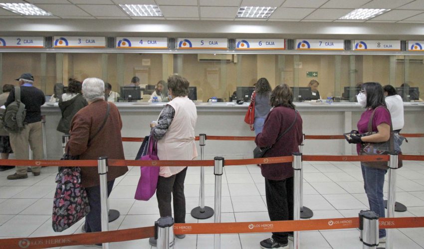 Sernac: mujeres se endeudan menos que los hombres, pero cumplen mejor sus pagos