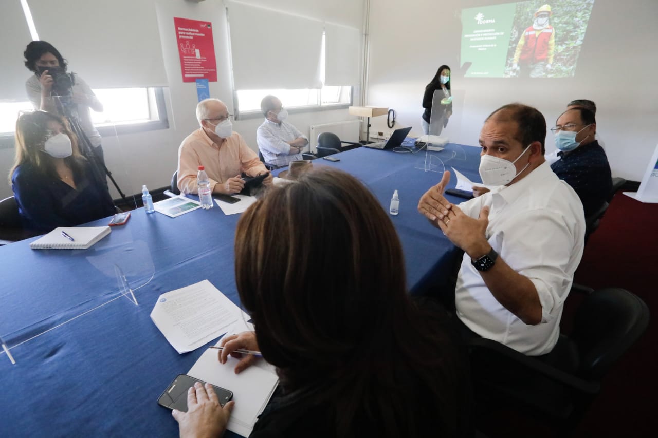 GORE Biobío reúne a la Asociación de Municipalidades, CORMA y contratistas forestales para prevenir y enfrentar mejor los incendios
