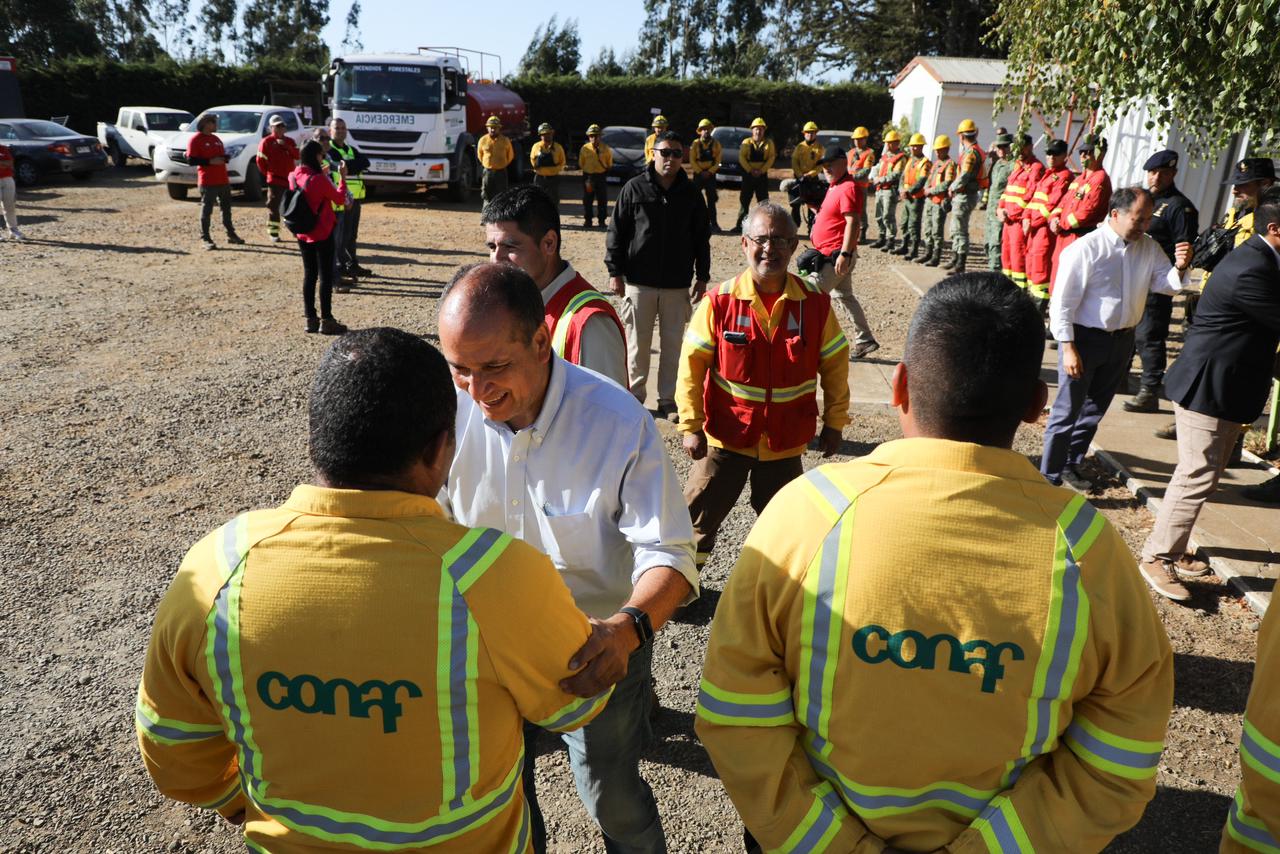 GORE invertirá $5.000 millones en apoyo productivo y en equipamiento para Conaf
