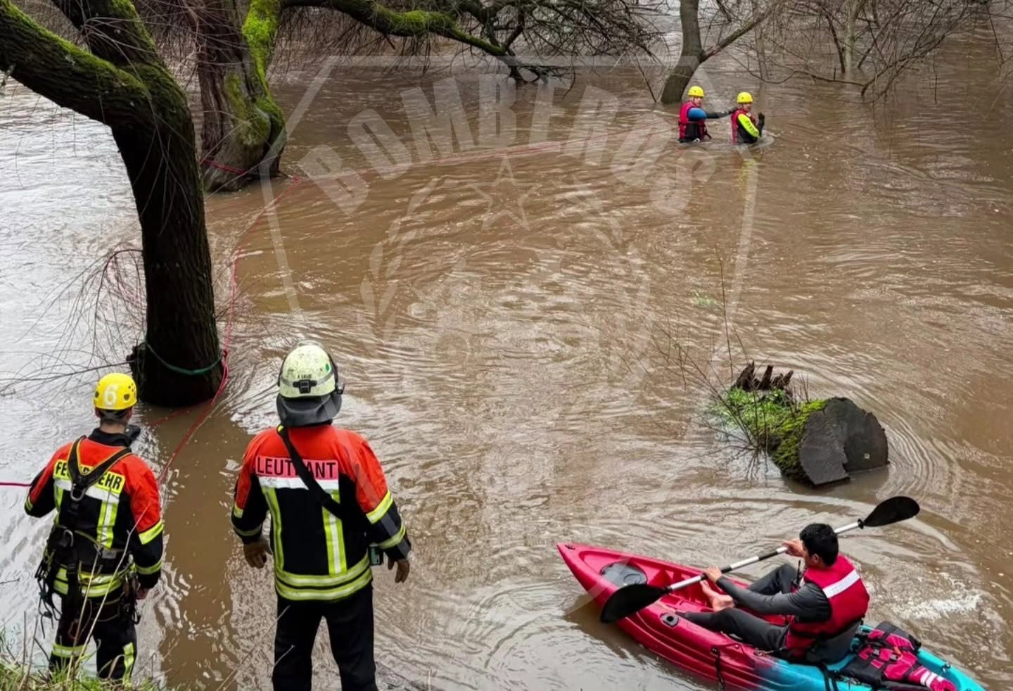 Rescate con Éxito: Bomberos de Los Ángeles salvan a persona atrapada en el río Huaqui tras sistema frontal