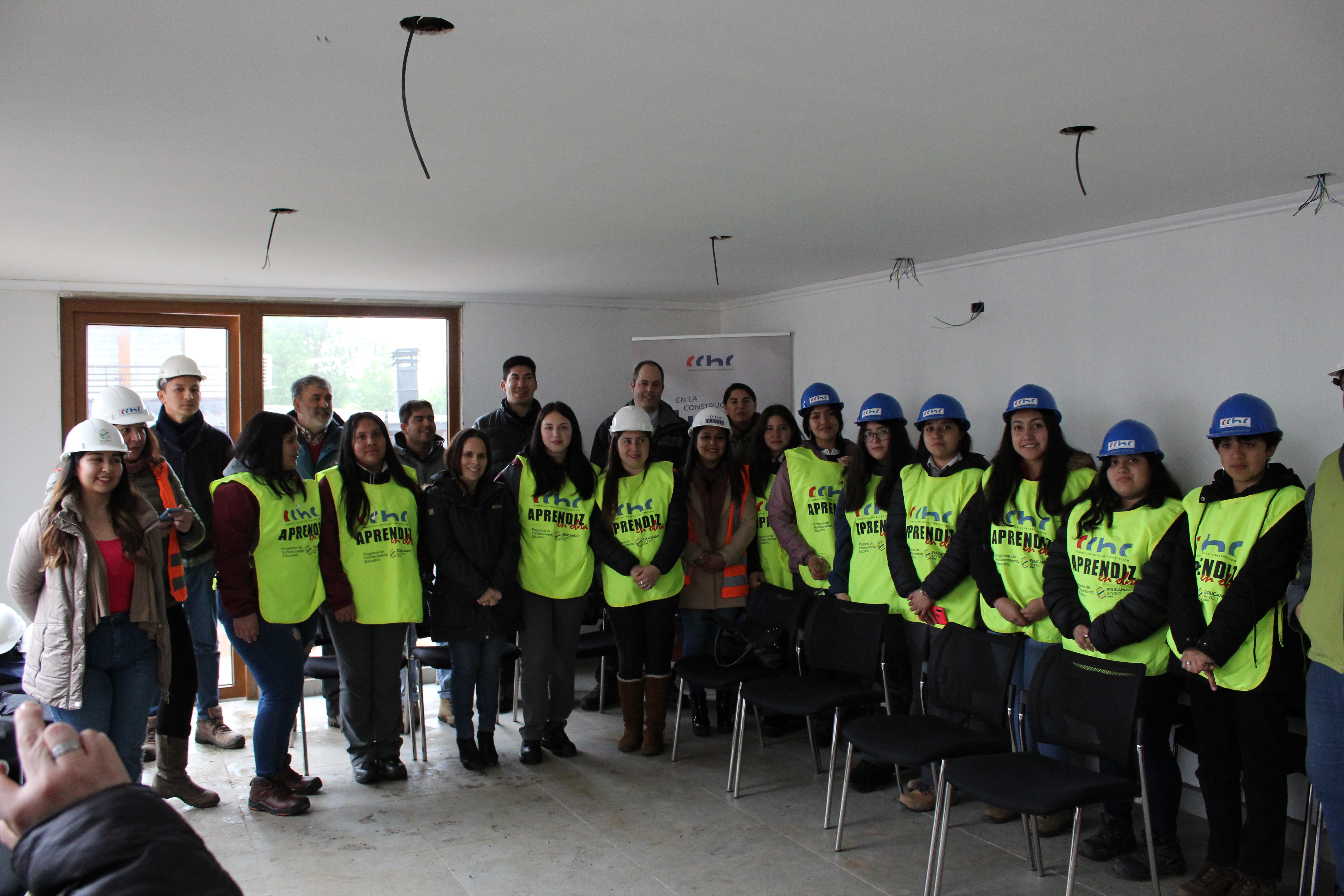 CChC Los Ángeles organizó visita escolar con perspectiva de género a obra de construcción