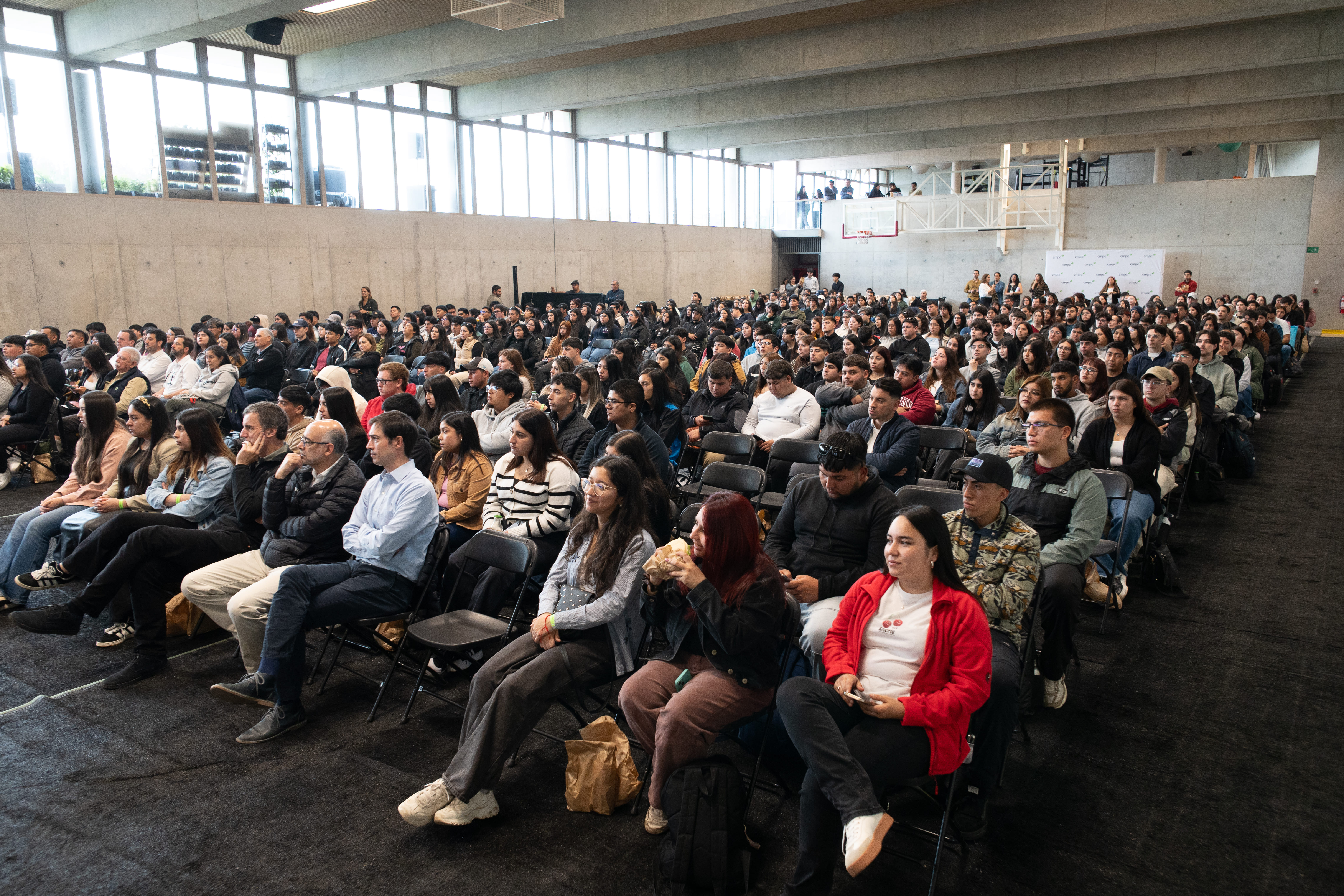 Programa Construye Futuro de CMPC celebra tercer  encuentro anual y supera los 1300 becados en seis años