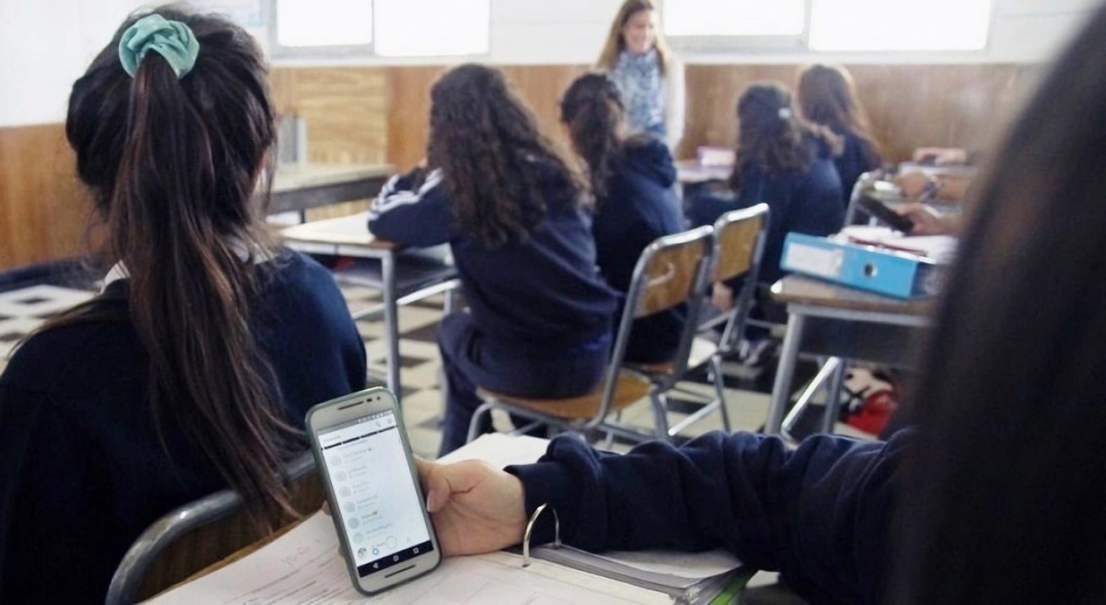 Por fin: Se acaban los celulares en la sala de clases
