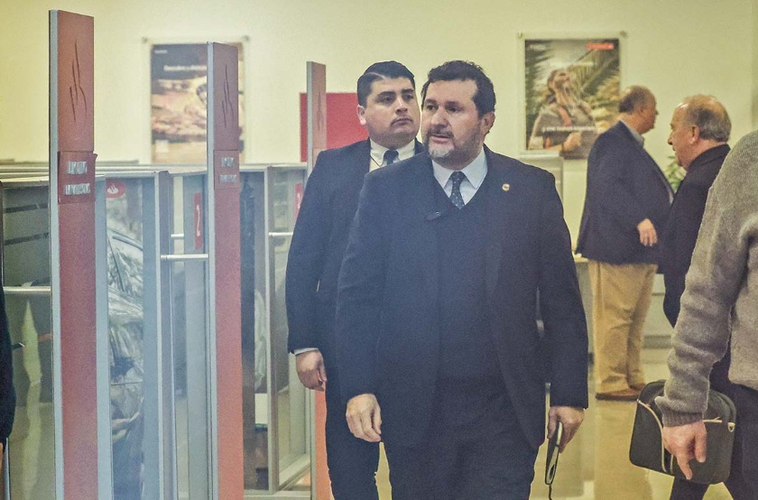 Cómo operaba la banda que utilizó cuentas bancarias y criptomonedas para sacar 78 mil millones de pesos de Chile