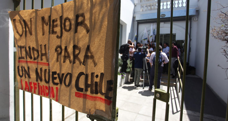Contraloría evalúa aplicar descuentos de sueldos a funcionarios del INDH en paro 