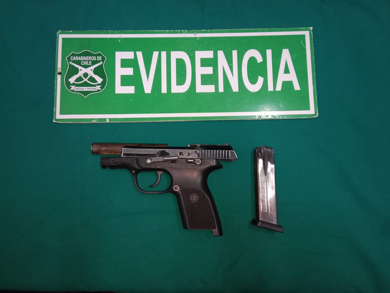 Patrulla FOCO de Carabineros detiene a joven de 19 años portando pistola oculta en sector Las Américas