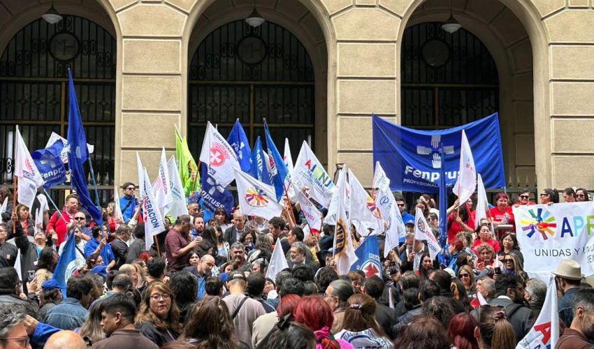 Contraloría toma razón del reajuste salarial de 3,4% para el sector público