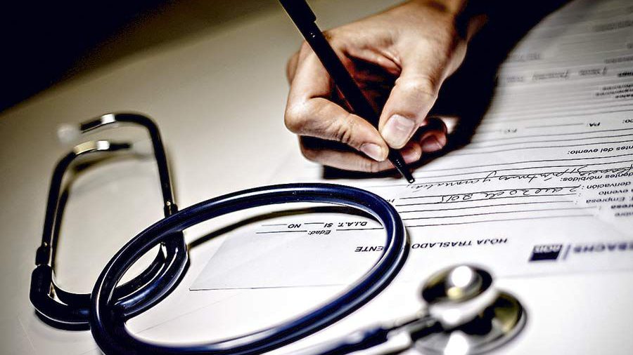 Licencias médicas de funcionarios públicos que salieron del país costaron 28 millones de dólares y promediaron 18 días