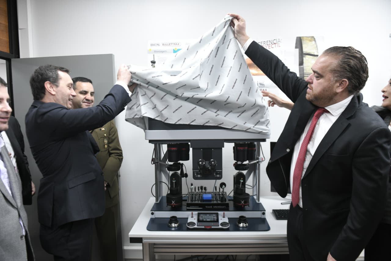 PDI del Biobío recibie moderno Microscópio de comparación Balística
