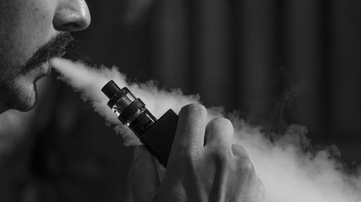 Vapers superan al cigarrillo entre adolescentes: Uno de cada tres jóvenes de 13 a 15 años reconoce haberlos probado  