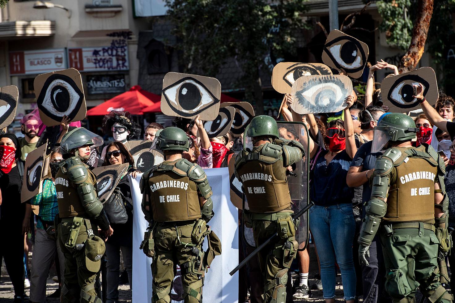 Indultos a uniformados vuelven a instalarse en el Congreso: Diputados y senadores oficialistas presionan al Ejecutivo  