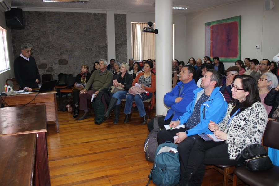 Apicultores del Biobío fueron parte de seminario para conocer implicancias de la nueva "Ley y Reglamento Apícola"