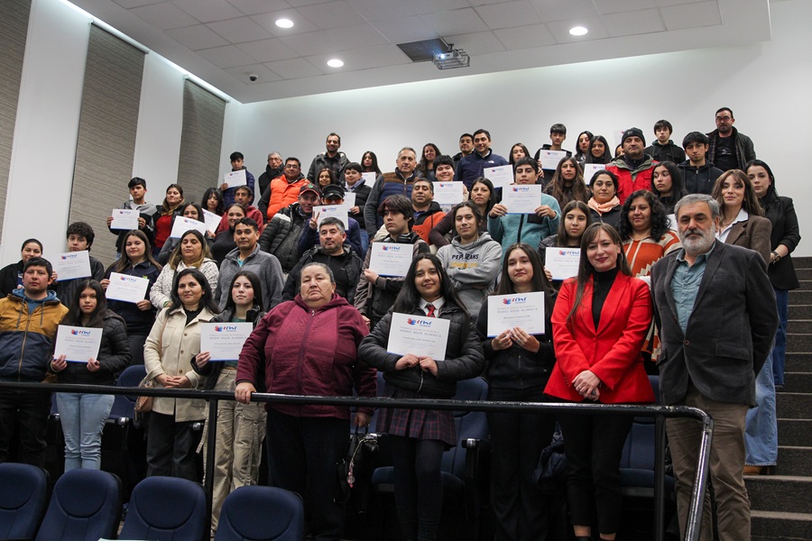 Estudiantes de Enseñanza Media recibieron becas Empresarios de la Construcción en la provincia de Biobío