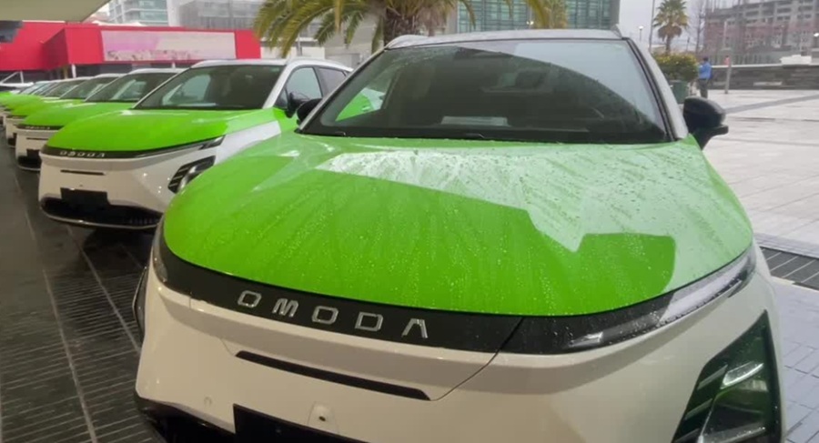 Biobío avanza en electromovilidad con la entrega de más de 20 vehículos del Programa “Mi Taxi Eléctrico”