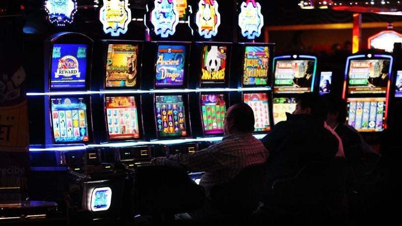 Contraloría detecta a más de 2 mil funcionarios del Biobío que visitaron casinos mientras estaban con licencia médica  