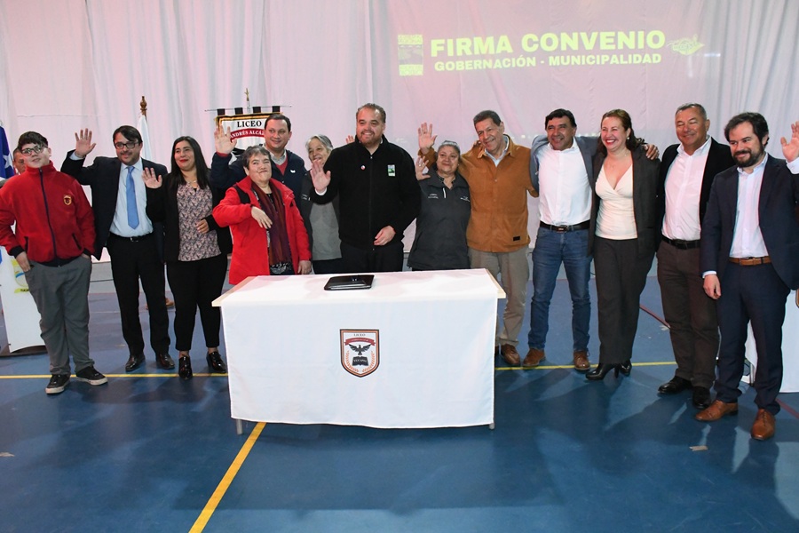 Firman convenio para construir Liceo Andrés Alcázar en Tucapel