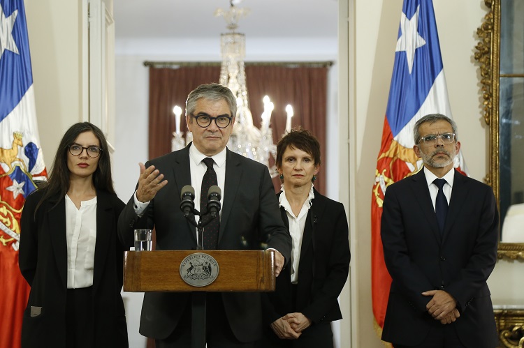 Ministro de Hacienda anuncia recursos adicionales por US$1.500 millones para seguridad