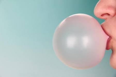 El chicle que podría ayudar a combatir el virus del papiloma humano: Estudio logra reducirlo hasta 93%