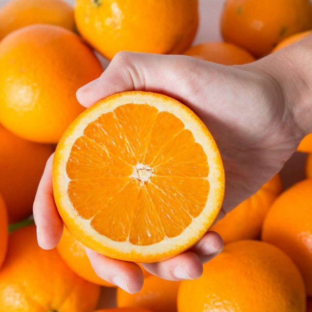 La naranja dulce no interfiere con medicamentos como el pomelo, pero sí puede reducir la absorción de otros fármacos muy comunes