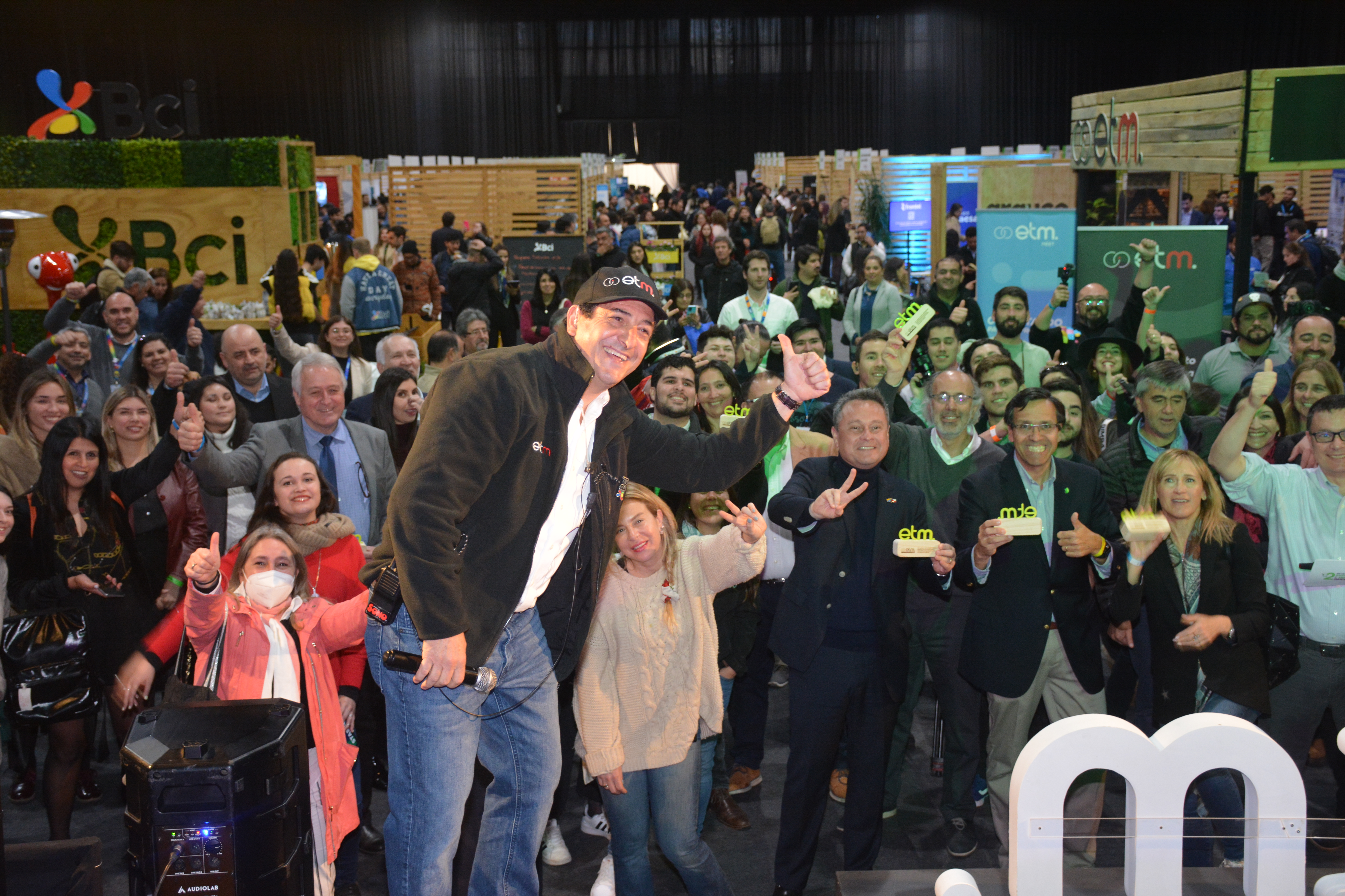 CMPC es reconocida en Encuentro de Emprendimiento e Innovación (EtMDay) por el trabajo que realiza con proveedores locales