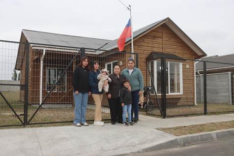 Tras años de espera familias de Los Ángeles reciben las llaves de su nuevo hogar y autoridades enfatizan en relevancia del PEH