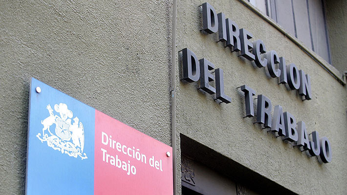 Polémica reinterpretación a reforma de Bachelet: ¿Qué dicen las normas de la DT que favorecen a sindicatos?  