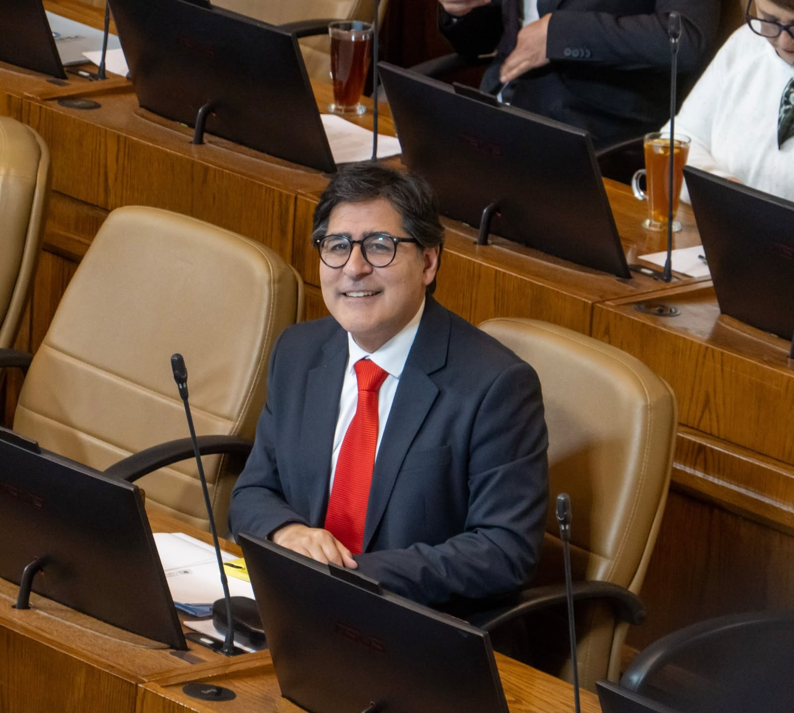 "Los delincuentes de cuello y corbata también deben dar la cara": Diputado Pinilla celebra la admisibilidad de su proyecto que crea un registro para condenados por delitos económicos