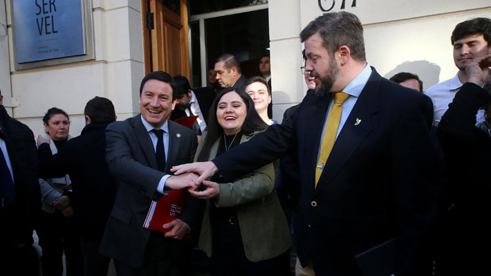 Partidos de derecha inscriben pacto "Cambio por Chile" y cierran puerta a lista única con Chile Vamos 