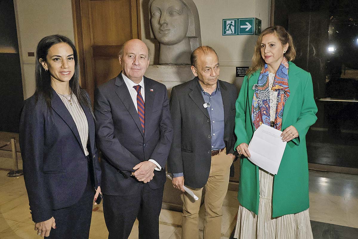 Gobierno y senadores del PPD alcanzan acuerdo por proyecto de reconstrucción: Reducen invariabilidad tributaria de 25 a 10 años
