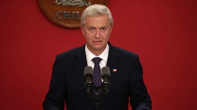 Aprobación del Presidente Kast sube un punto y alcanza el 35%  