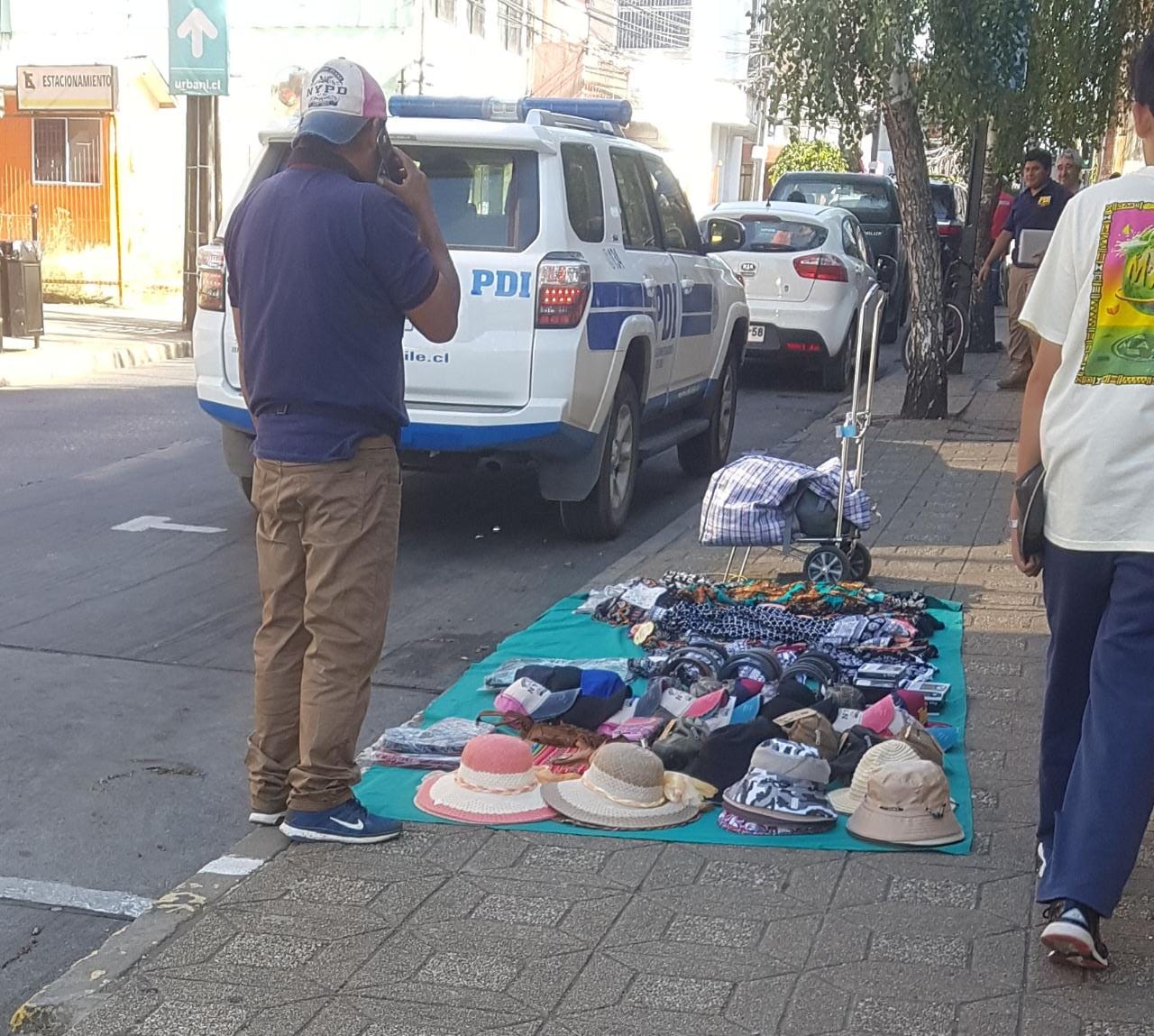 Proyecto busca prohibir el comercio ambulante en cercanías de edificios públicos