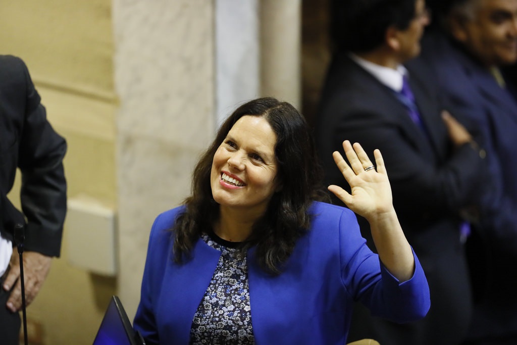 Renuncia ministra de Defensa Maya Fernández: Gobierno nombra dos nuevas secretarias de Estado