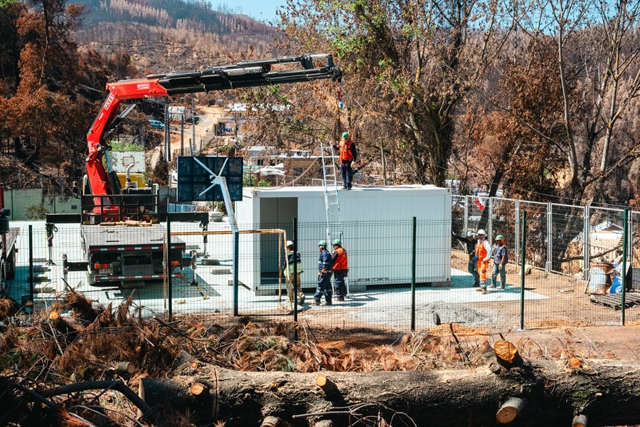 Desafío Levantemos Chile y CMPC entregan módulos a sala cuna afectada por incendios, asegurando el retorno a clases de los niños