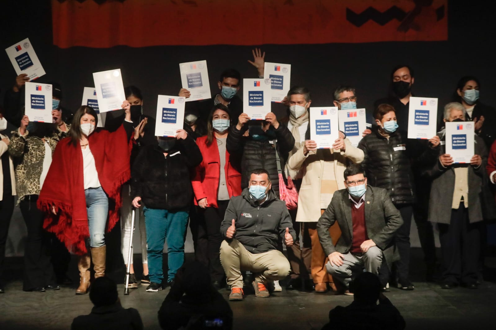235 familias reciben sus títulos de dominio con apoyo del Gobierno Regional