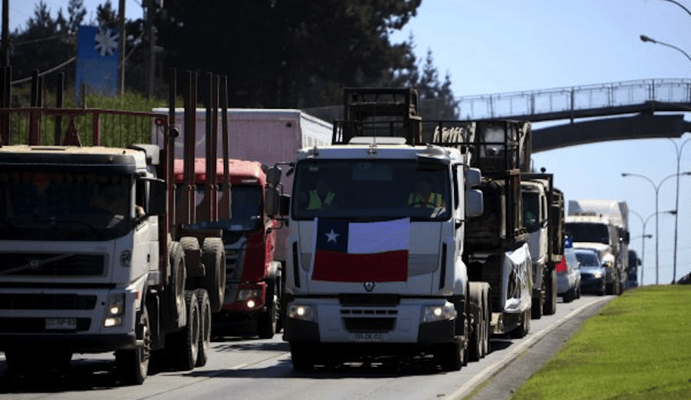 Camioneros tras nueva alza del diésel: "Estamos absorbiendo todos los costos"