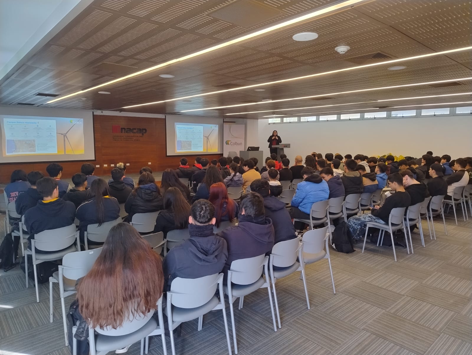 Colbún dictó taller sobre energías renovables a participantes de las Olimpiadas Tecnológicas