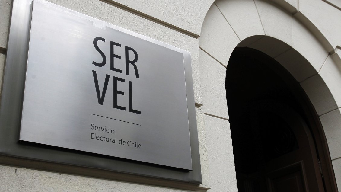 Servel inicia notificación a partidos que se disolverán por no cumplir con el umbral legal tras elecciones en Chile