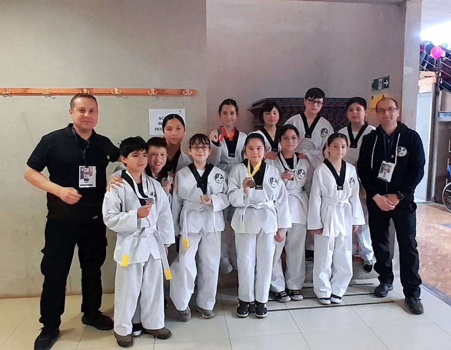 Integrantes del Club Taekwondo Yeong-gam de Los Ángeles, logran medallas en Copa Regional