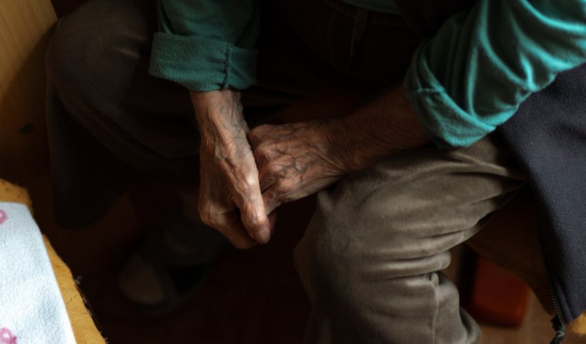“Hijitos Corazón”: presentan proyecto para sancionar el abandono de personas mayores y reforzar su protección
