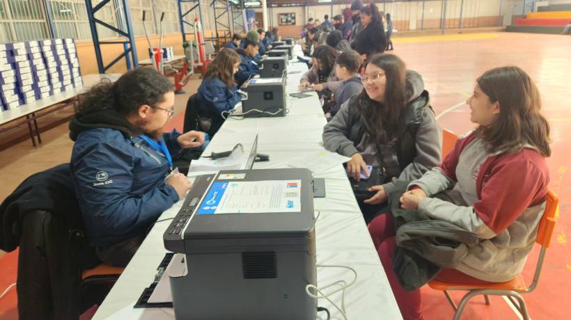 Se inició la entrega de Becas TIC en la región del Biobío: más de 11 mil estudiantes serán beneficiados 