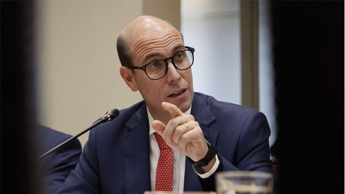 Arrau defiende cambio al artículo 1° de la Constitución y dice que rol de FF.AA. en nuevo estado de excepción será "puntual" 