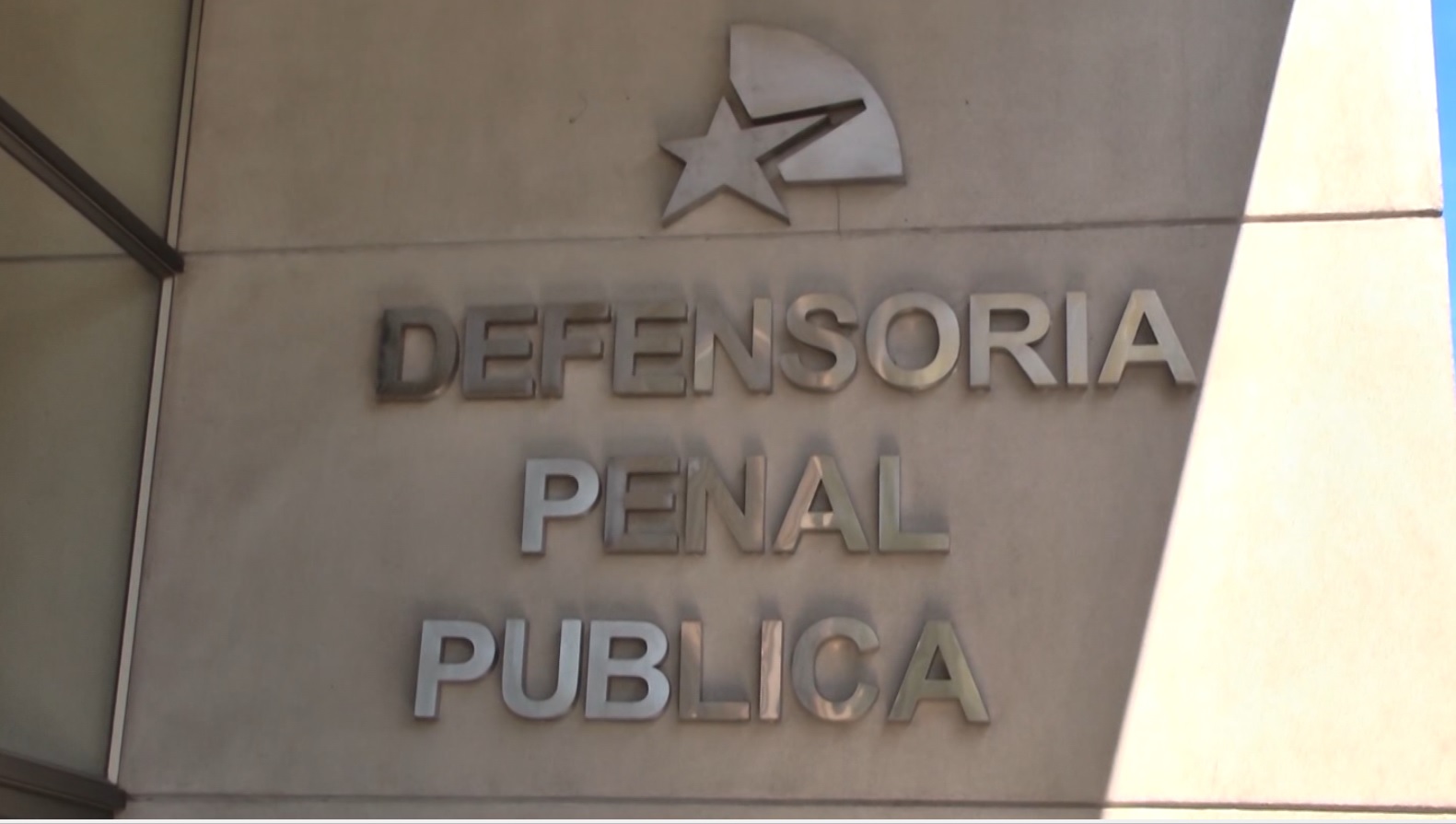 Destitución de Defensor Penal de Los Ángeles tras sumario por tráfico de influencias e información