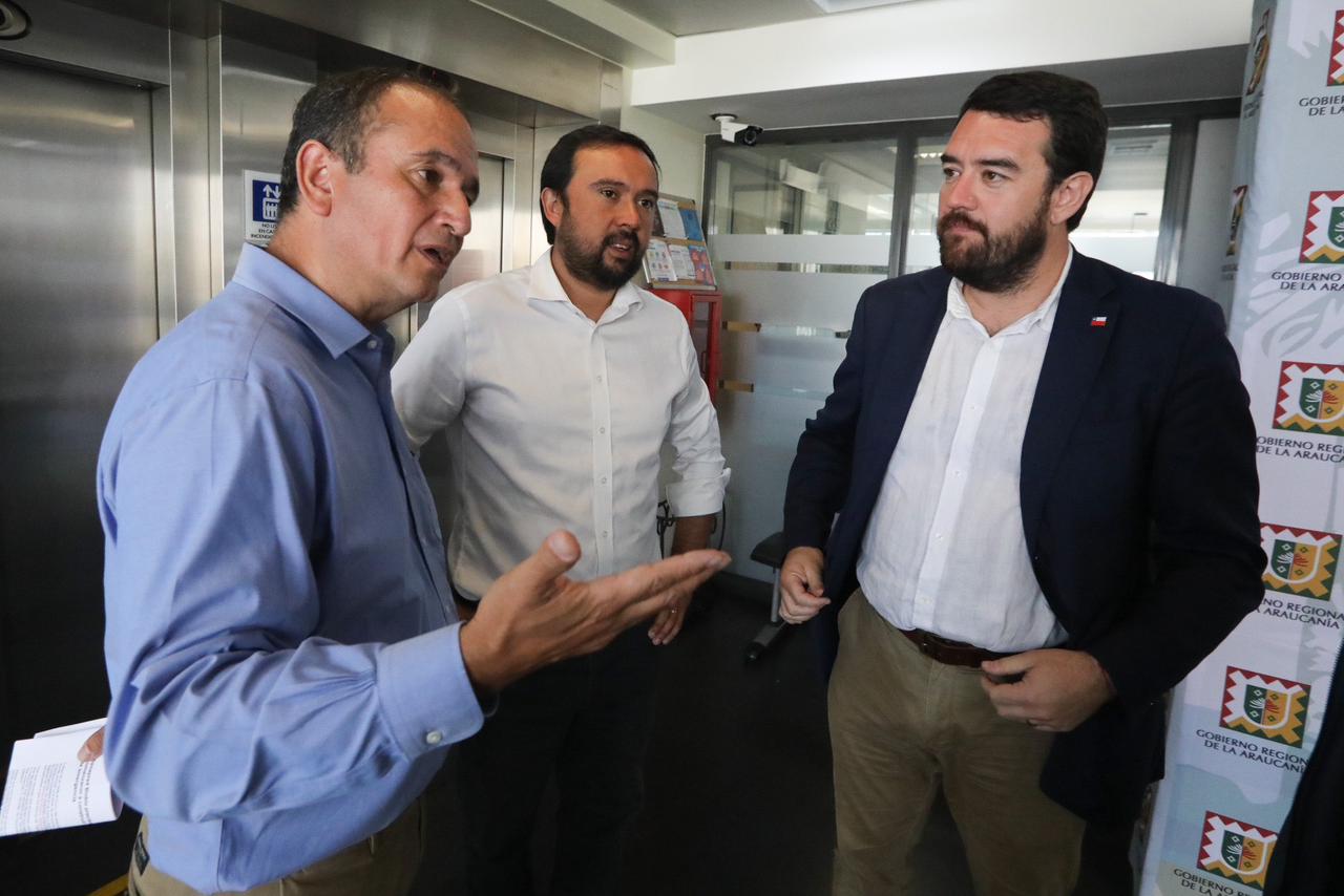 Incendios: Gobernadores manifiestan preocupación por lentitud en reconstrucción y baja habitabilidad de viviendas   