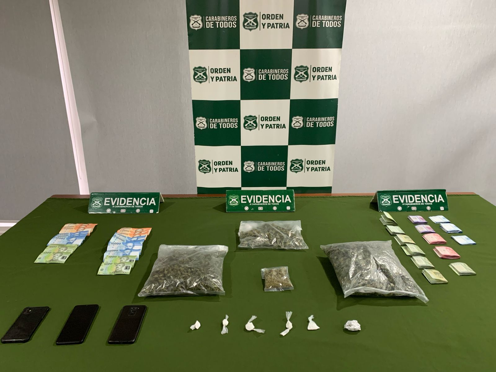 Carabineros detuvo a cinco personas por tráfico de Drogas en Los Ángeles 