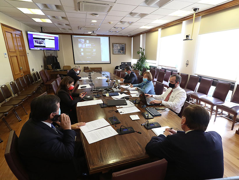 Aprueban legislar sobre proyecto que rebaja impuesto específico a combustibles 
