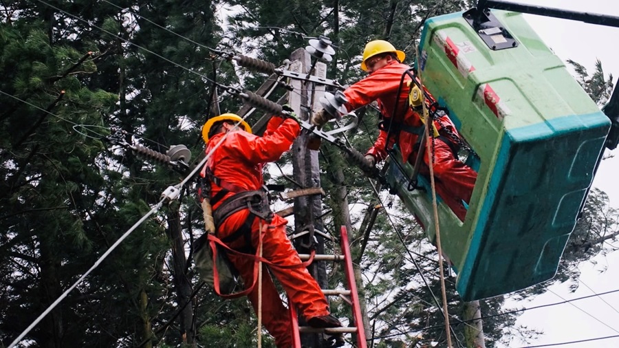 CGE realiza balance de la operación eléctrica tras el sistema frontal que afectó a la zona centro sur del país
