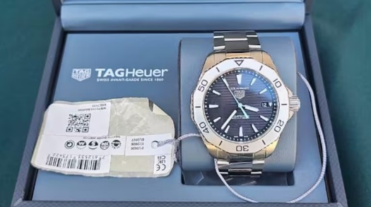 Carabineros detiene a tres adultos y un menor por robo de reloj de lujo avaluado en más de $2 millones.