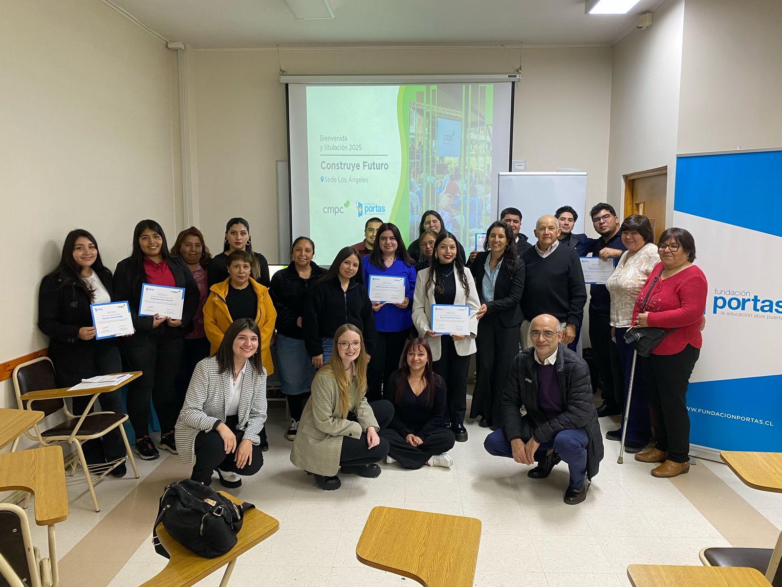 Programa Construye Futuro dio la bienvenida a nuevos estudiantes y celebró la titulación de 12 nuevos profesionales en Los Ángeles